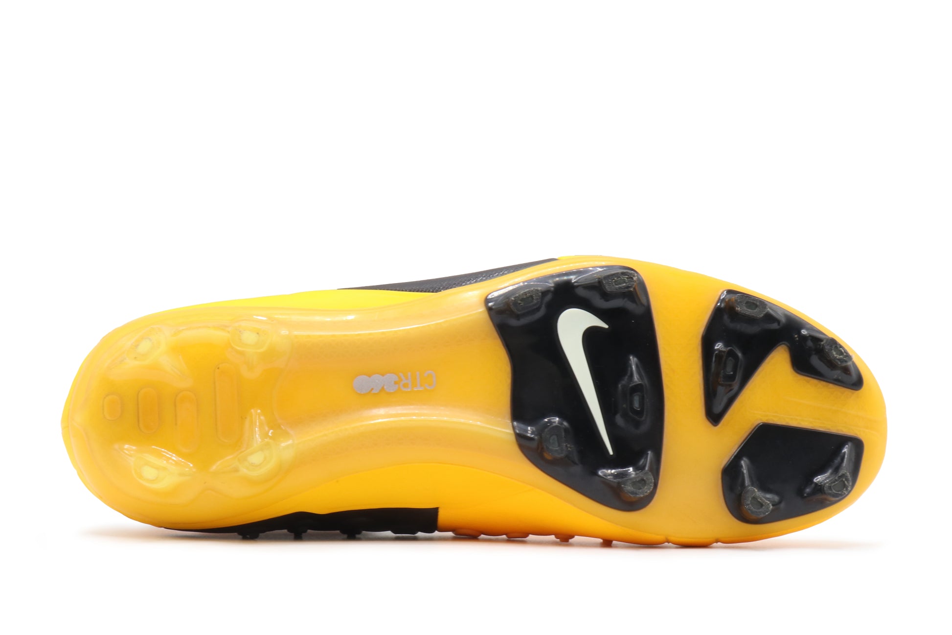 Nike CTR60 Maestri III FG, in the Citrus/White/Black colorway, photographed from the bottom side of the football boot, showing the soleplate